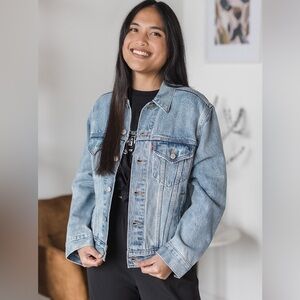 EUC* Levi’s X Disney Jean Jacket sz M